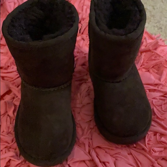 UGG toddler girl size 6. Preloved - Picture 1 of 6